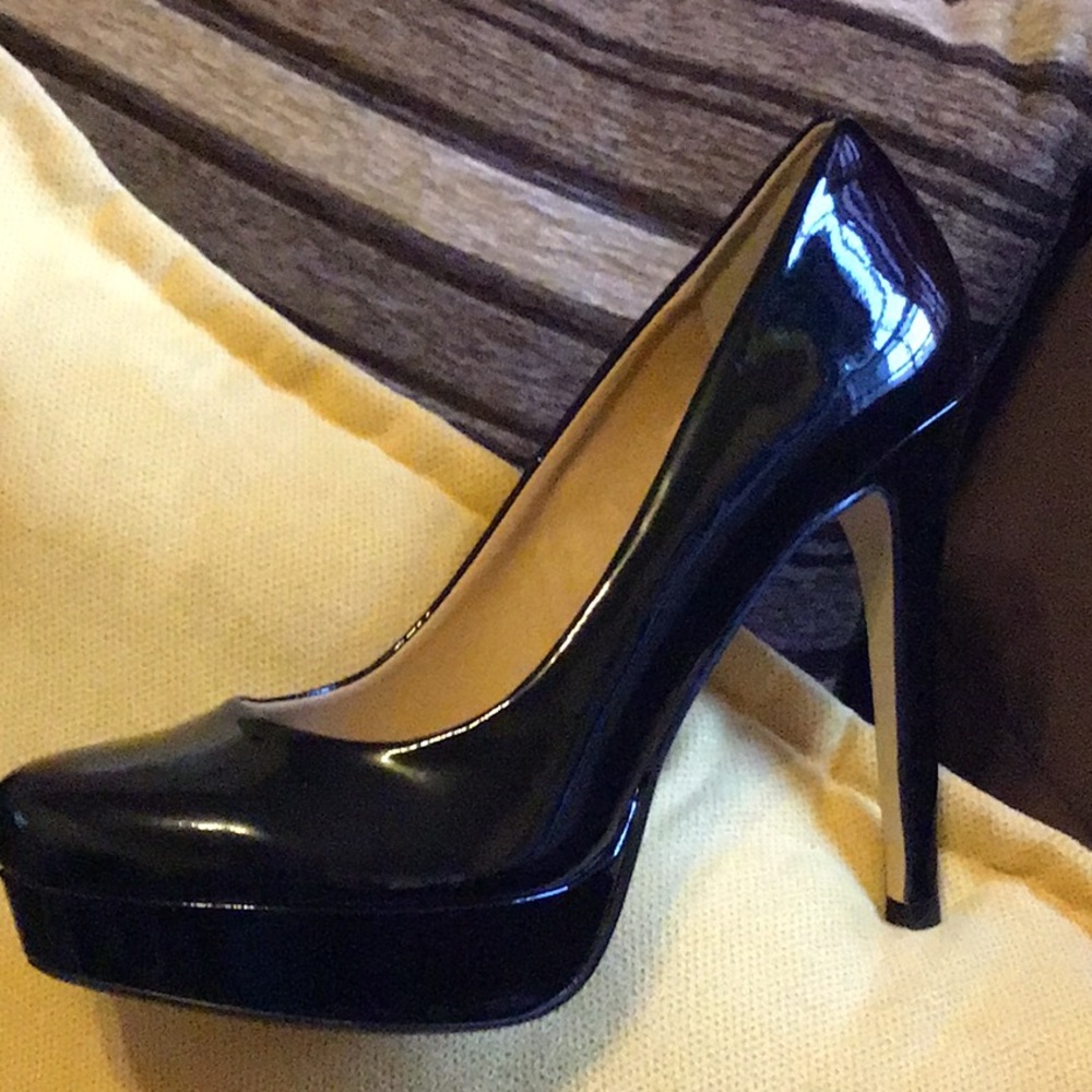 Chinese Laundry Women's Patent Wonder Pump